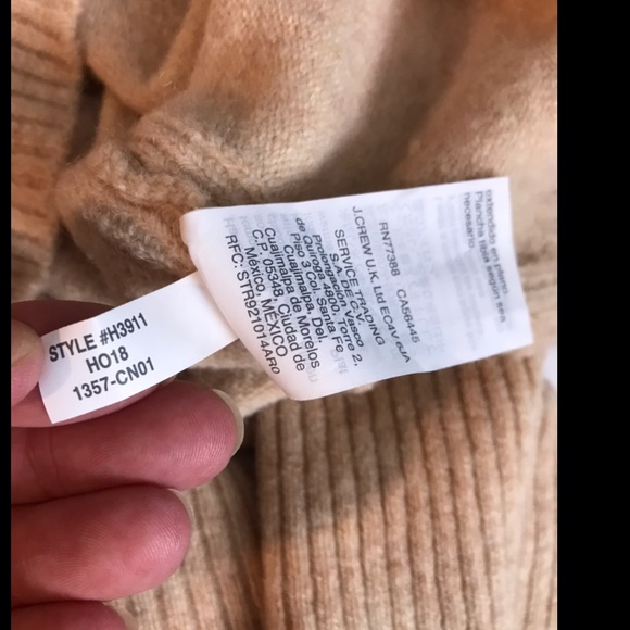 J.CREW V-Neck Sweater in Yarn Tan Beige Brown Super Soft Pullover Cozy Knit Wool - Picture 10 of 11